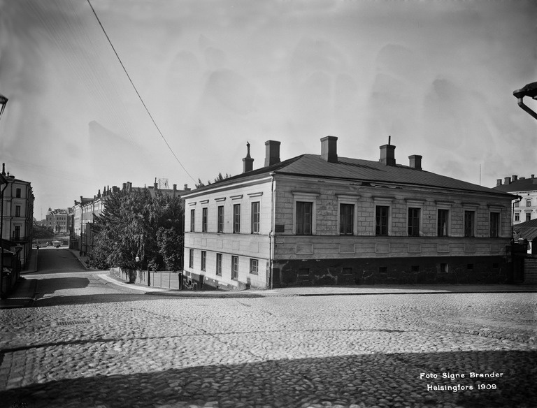 Konstantininkatu (Meritullinkatu) 10, 8, Rauhankatu 4