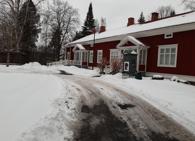 Ratainsinöörin talo 1910-luvulla. Ratainsinöörin talossa toimii nykyään Riihimäen kaupunginmuseo. Kuva: Riihimäen kaupunginmuseo rephoto
