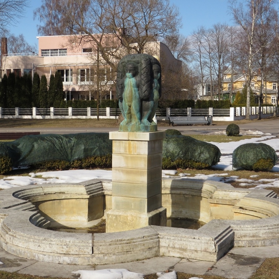 Pärnu, in the floating park. rephoto