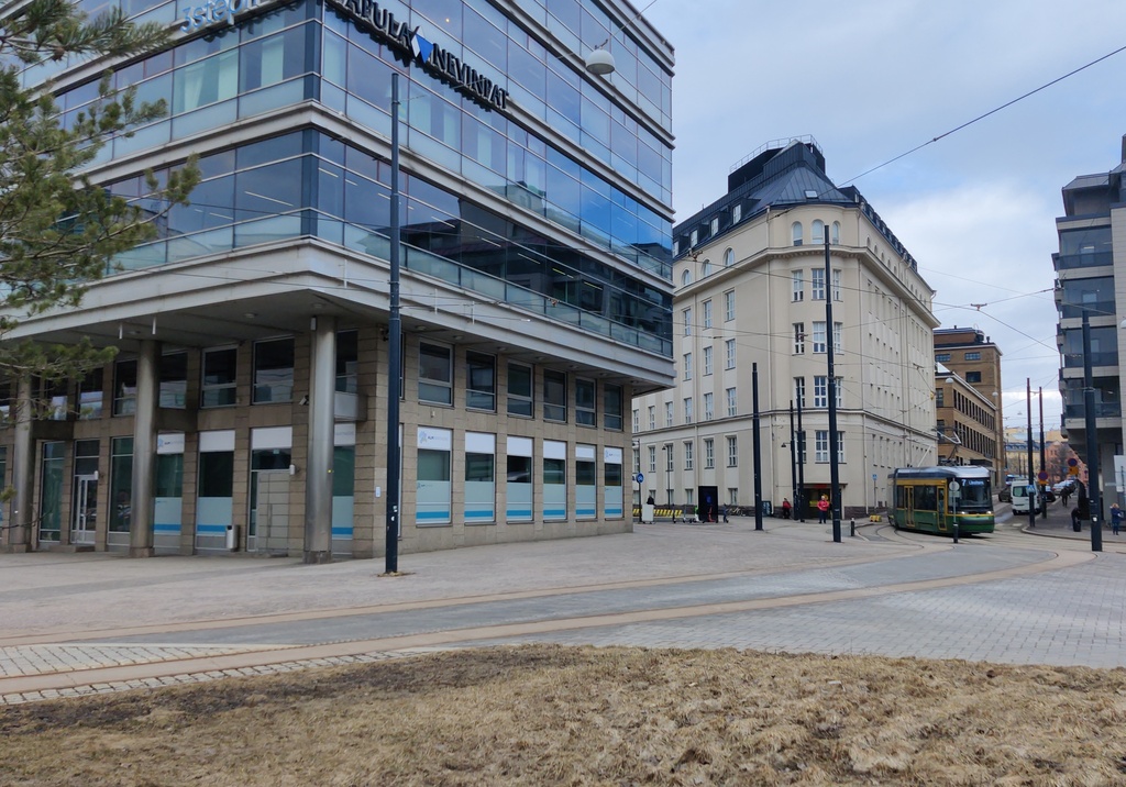 Itämerenkadun itäpään risteys, taustalla Ruoholahden silta, jota pitkin kulkee Lauttasaarenkatu (=Porkkalankatu) rephoto