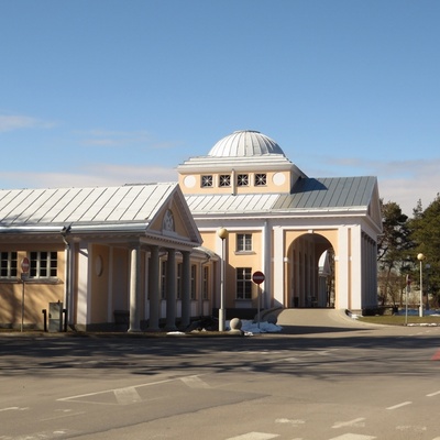 Pärnu, building with pillars. rephoto