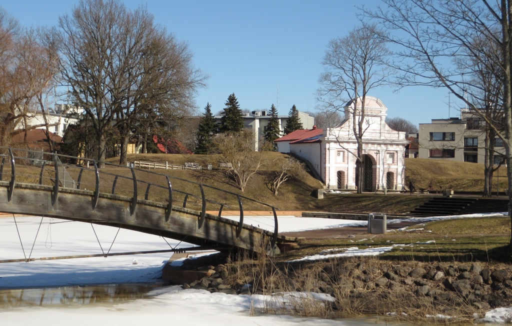 Near the Pärnu valley roof rephoto