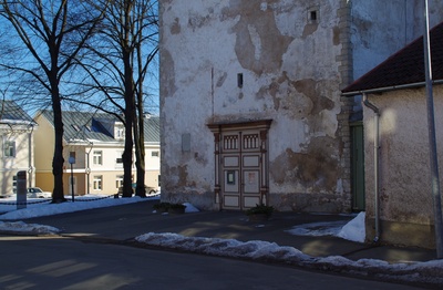 Kolmainu kiriku portaal rephoto