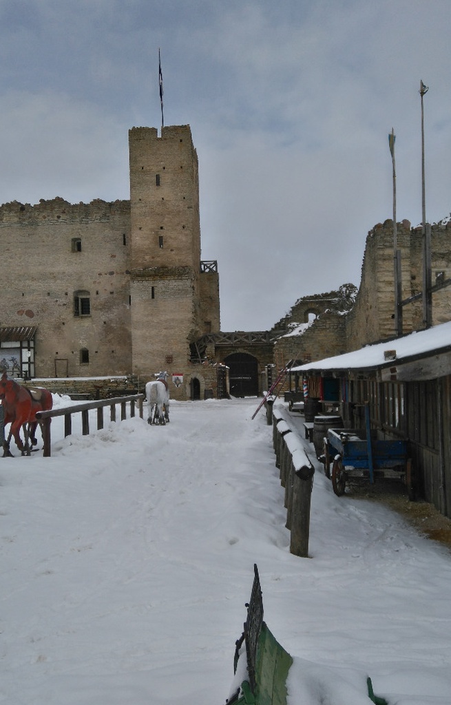 Rakvere castle roofs rephoto