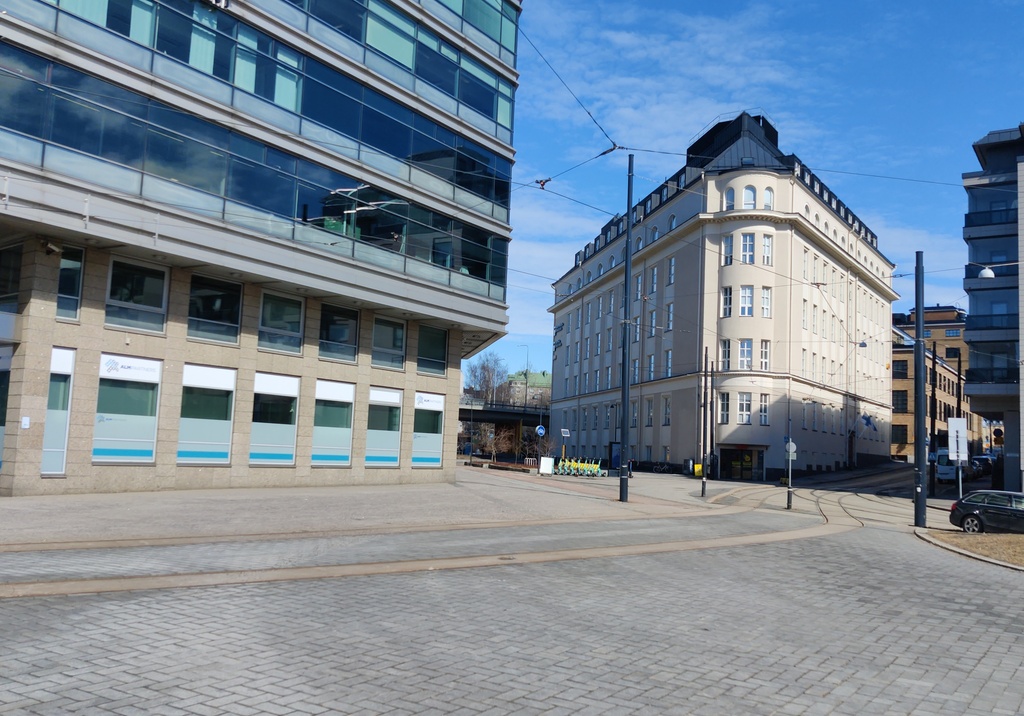 Itämerenkadun itäpään risteys, taustalla Ruoholahden silta, jota pitkin kulkee Lauttasaarenkatu (=Porkkalankatu) rephoto