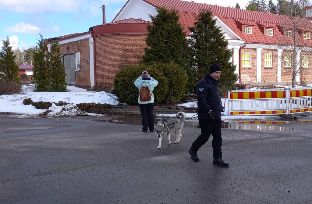 Talvinen Saaren kartanon tallin pääty rephoto