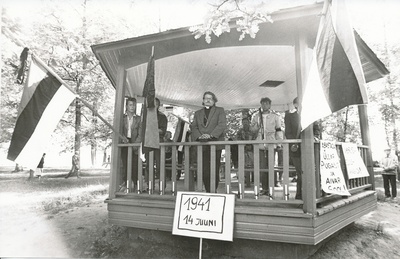 Foto. Küüditatute mälestuspäeval Võru pargis 14. juunil 1988.a.Kõneleb Urvaste koguduse kirikuõpetaja Villu Jürjo.  similar photo