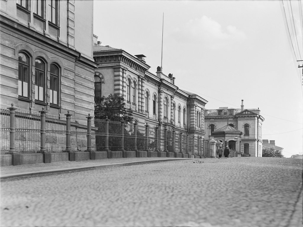 Kirurginen sairaala Kasarmikadulla.