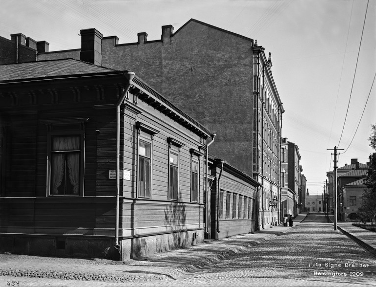 Ritarikatu 9, 7.