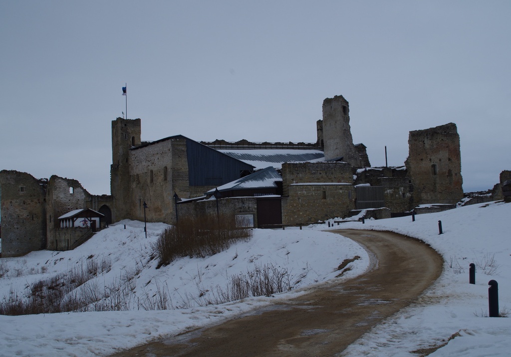 Photo, view of Rakvere (Wesenberg) fortress 19th century. At the end rephoto