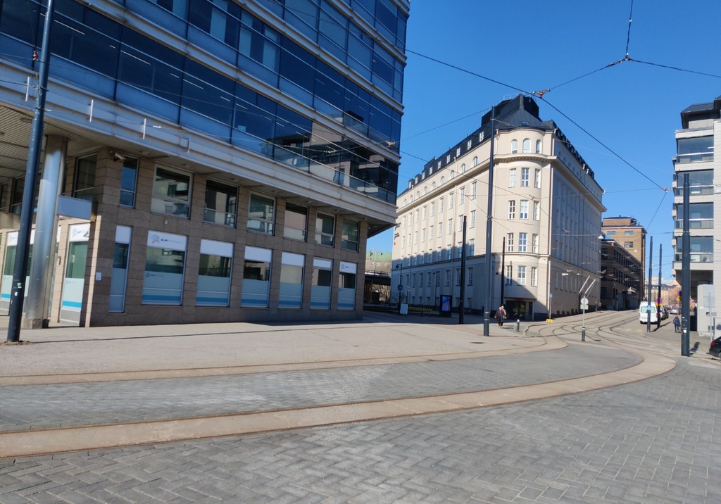 Itämerenkadun itäpään risteys, taustalla Ruoholahden silta, jota pitkin kulkee Lauttasaarenkatu (=Porkkalankatu) rephoto