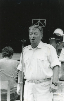 Sulev Nõmmik, Iisaku laululaval  similar photo