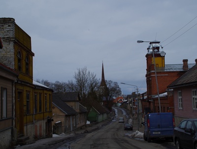 Pikk tänav, tagaplaanil Kolmainu kirik rephoto