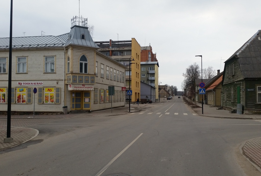 Photo.  View from the corner of Kesktänava to the buildings on the street of Riga towards Tartu Street. rephoto