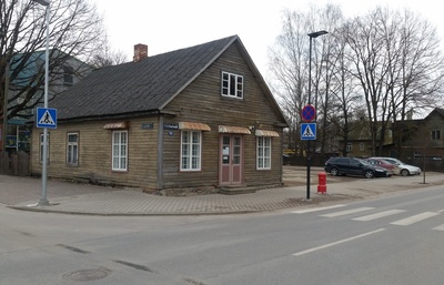 Photo. Building in Võrus Kreutzwald t. 39, where until 1963 the photo axis of the service combination was located in 1967. rephoto