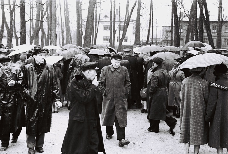 Negatiiv. Nõukogude võimu eest langenute mälestussamba avamine