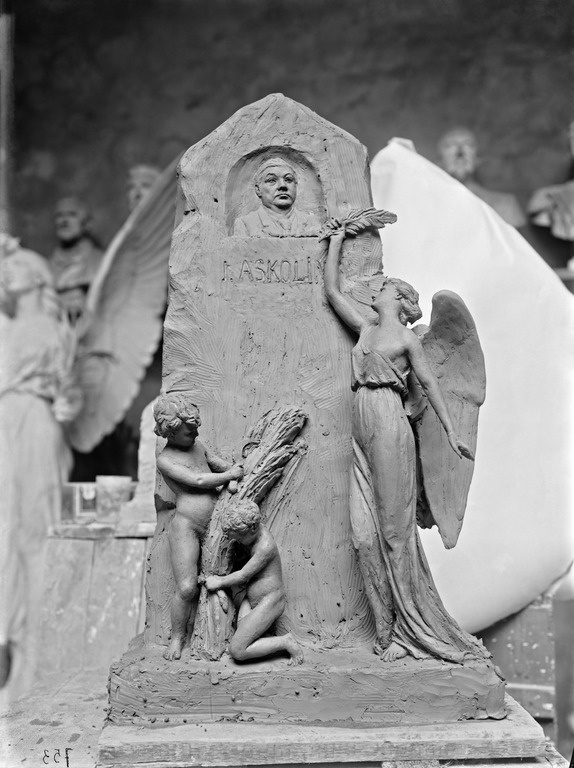 Johannes Askolinin hautapatsaan savimalli (Walter Runeberg)