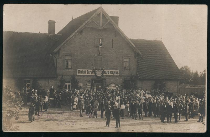 fotopostkaart, Karksi khk, Karksi-Nuia, Karksi Tarvitajate Ühisuse kauplus, inimesed, u 1920, foto A. Priimägi