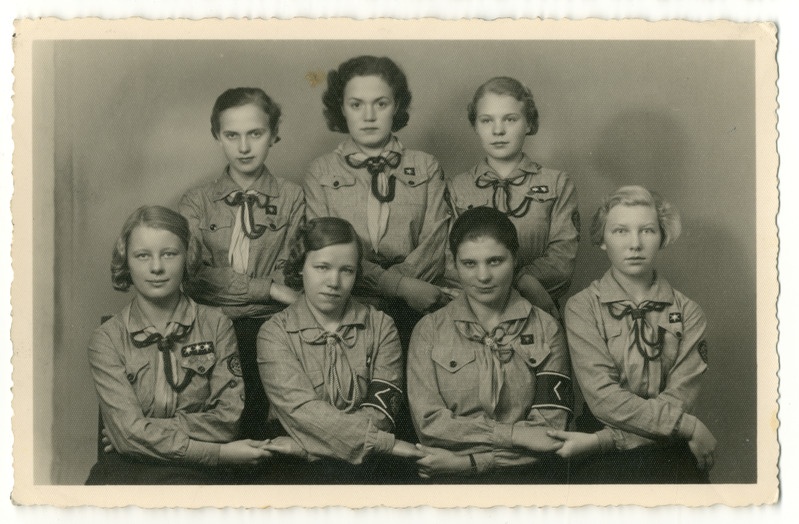 Foto. Kodutütarde rühma  juhatus