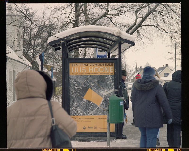 Eesti Rahva Muuseumi uue hoone arhitektuurikonkursi näituse välireklaam Tartus, 2006