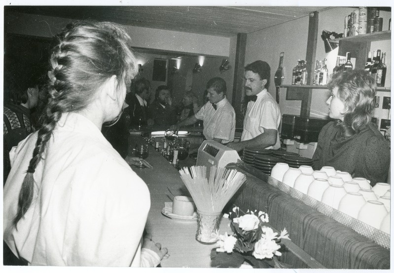 Foto. Hotellibaar Häädemeestel