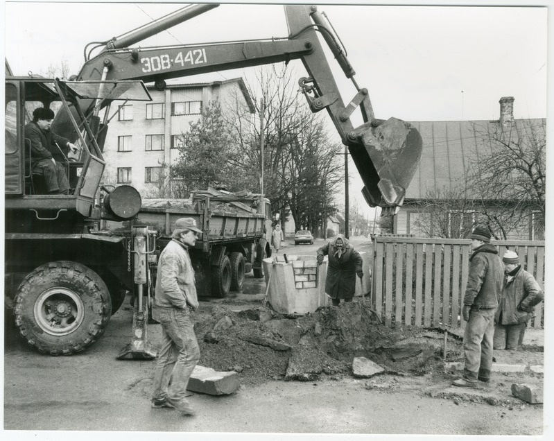 Foto. Telefoniliinide paigaldamine