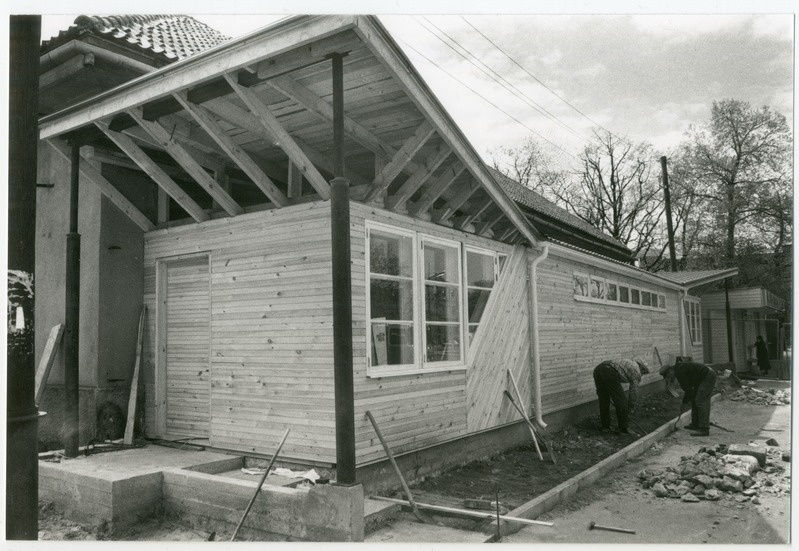 Foto. Uus paviljon Pärnu bussijaamas
