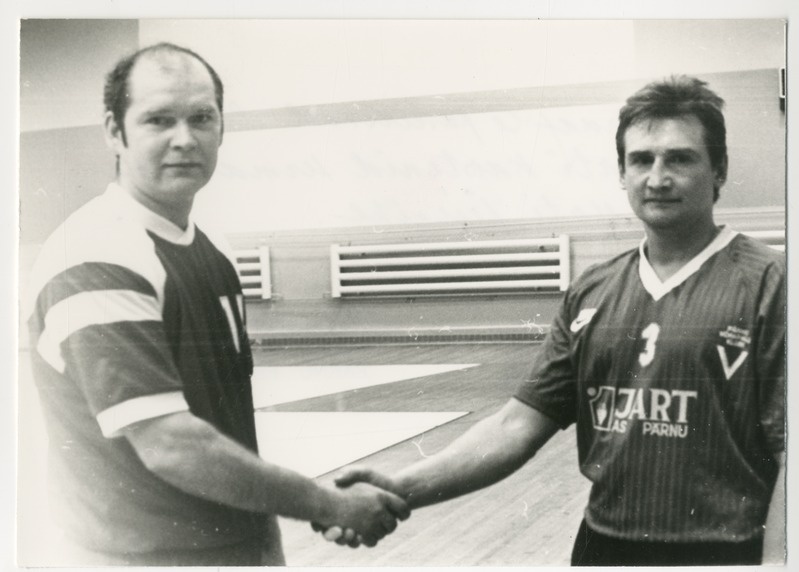 Foto. Võrkpallurid Urmas Saar ja Mati Üürike