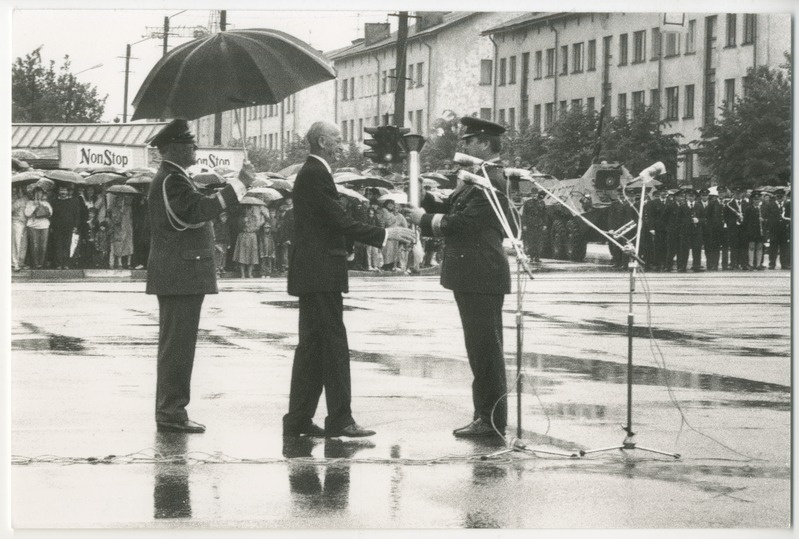 Foto. Võidupüha paraad Pärnus