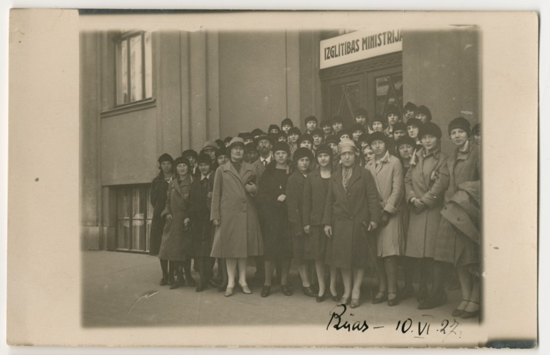 Foto. Kooliekskursioon Lätis 1927. aastal