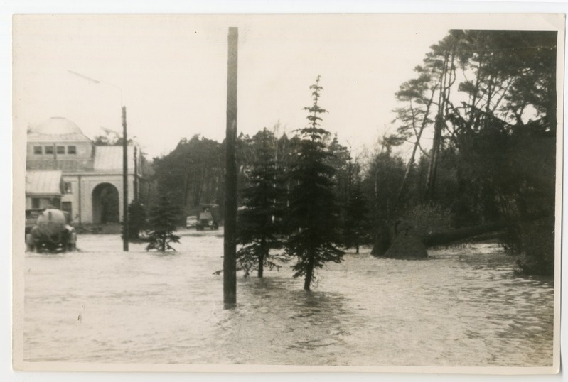 Foto. Üleujutus Pärnu rannas