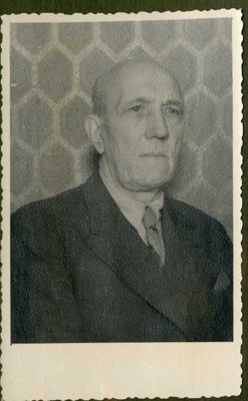 Foto albumist. Kokk A.Sein.
