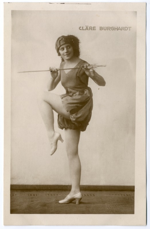 Foto albumis. Tantsijanna Cläre Burghardt