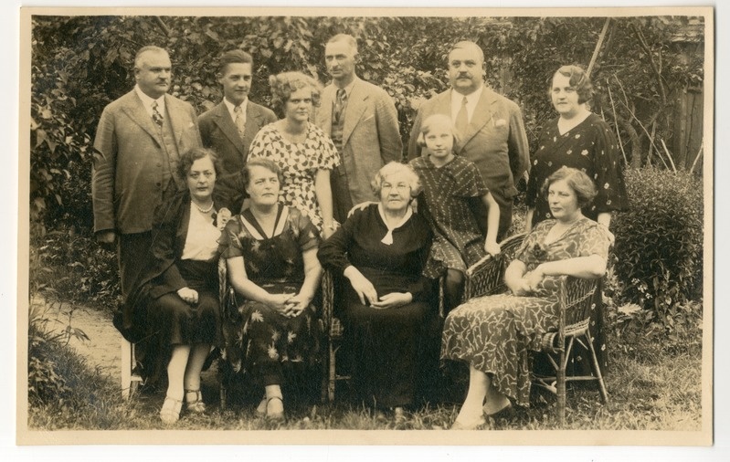 Foto albumis. Perekonnafoto