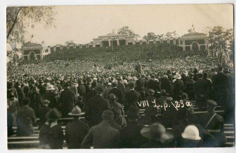 Foto albumis. 1923. aasta laulupidu Tallinnas