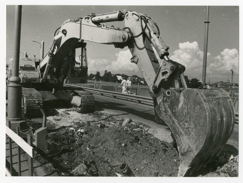 Foto. Parandustööd Pärnu Vanal sillal