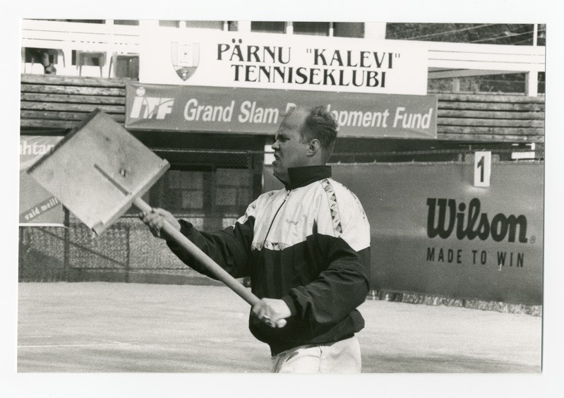 Foto. Lumelabidatennis Pärnu Kalevi tenniseklubis