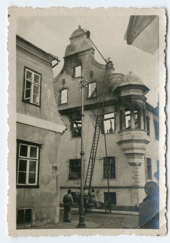 Foto. Miilitsamaja varemed