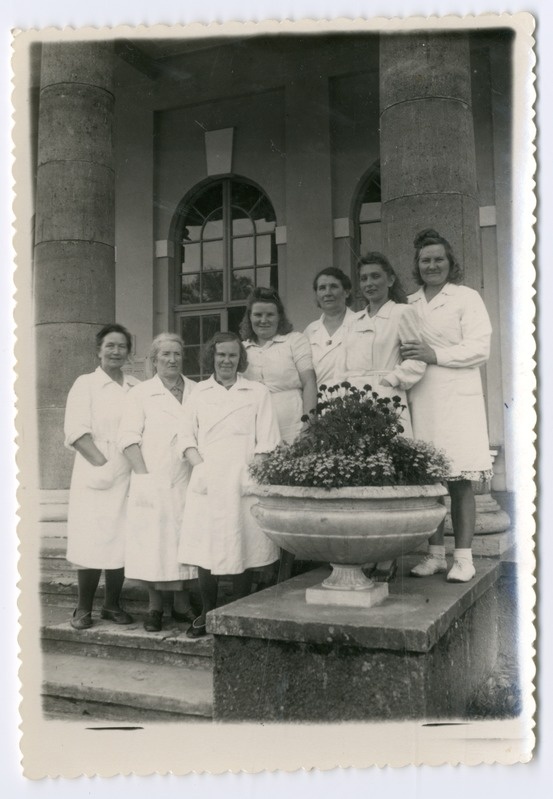 Foto. Pärnu Mudaravila masseerijad 1949. aastal