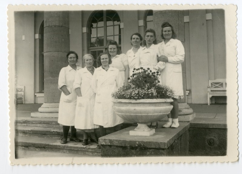 Foto. Pärnu Mudaravila masseerijad 1949. aastal