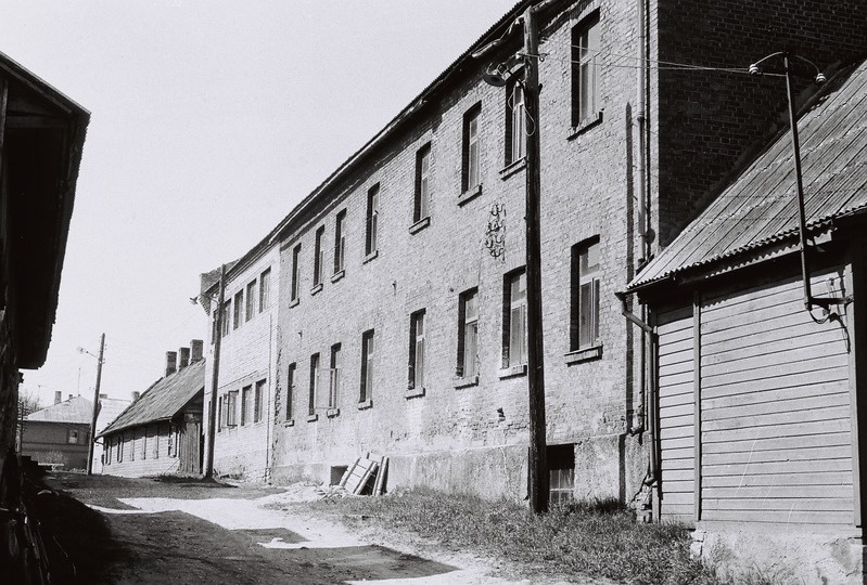 Negatiiv. Savitööstuse hooned Pärnu Liiva tänava ääres