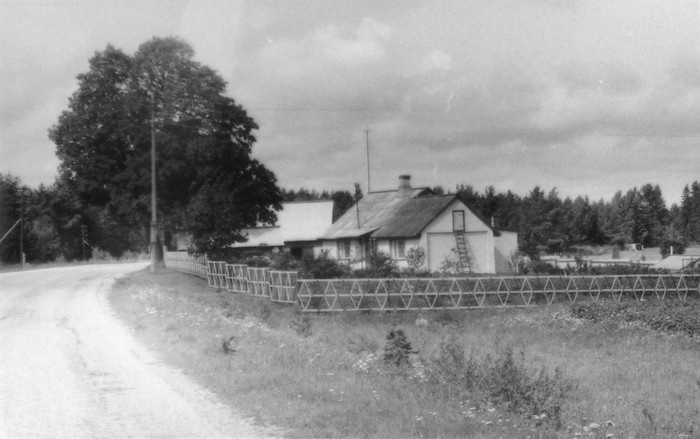 Milve Metti ja Voldemar Kurvitsa ühepereelamu Prählamäel Käina-Kärdla maantee ääres