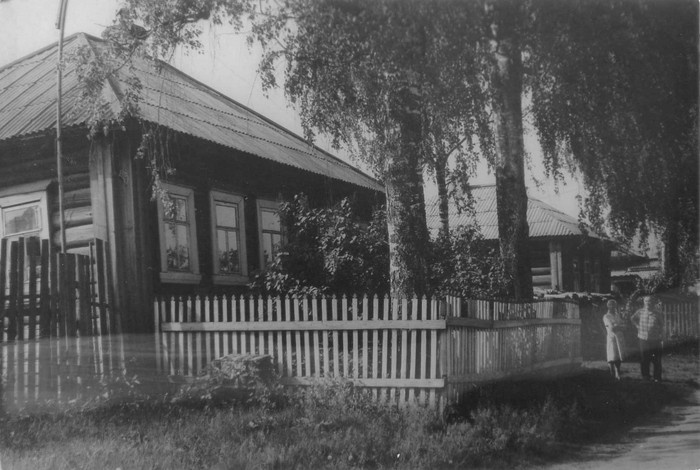 Maja Kirovi oblastis Belaja Holunitsas, kus elasid Hiiumaalt küüditatud Siina Tatter (1902-1943), Enn Tatter (1931-1987) ja Jevgeni Sergejev (1931)