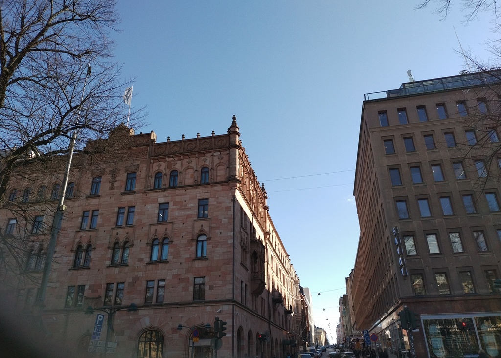 Runebergin esplanadi ja J. L. Runebergin muistopatsas.Taustalla Wasa Bankenin talo, Eteläesplanadi 12. rephoto