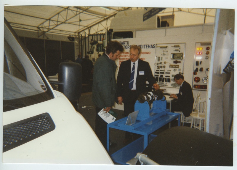 Foto, Tartu Autode Remondi Katsetehas, messil 1994.