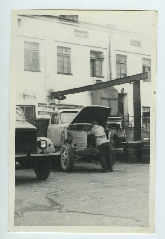 Foto, Tartu Autode Remondi Katsetehas, töökeskkond.