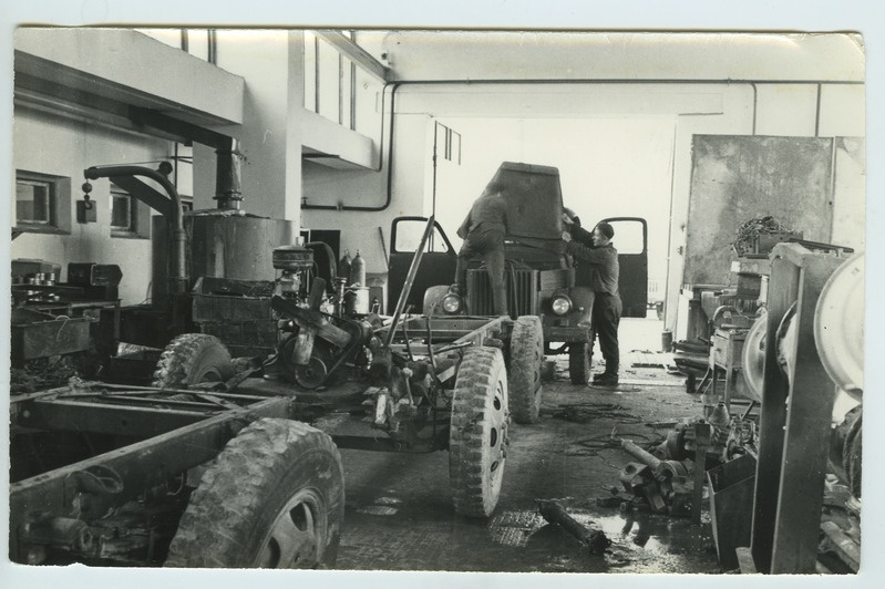 Foto, Tartu Autode Remondi Katsetehas, töökeskkond.