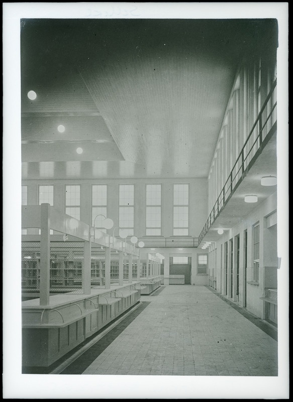 Klaasnegatiiv. Turuhoone sisevaade. Tartu, 1953.