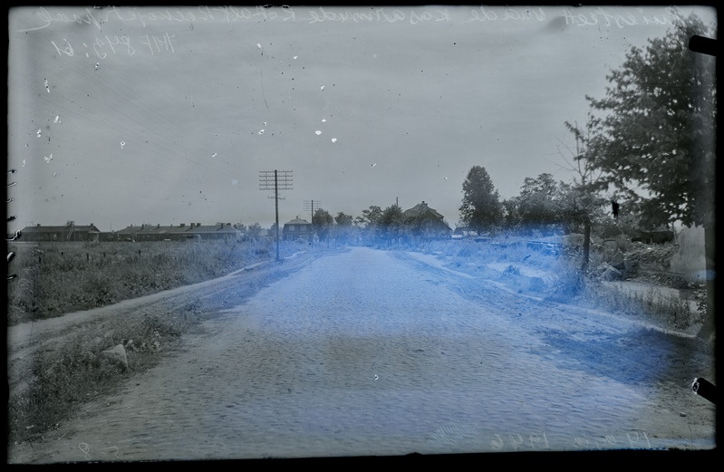 Klaasnegatiiv. Puiestee t, vaade kasarmute kohalt. Tartu, 1946.