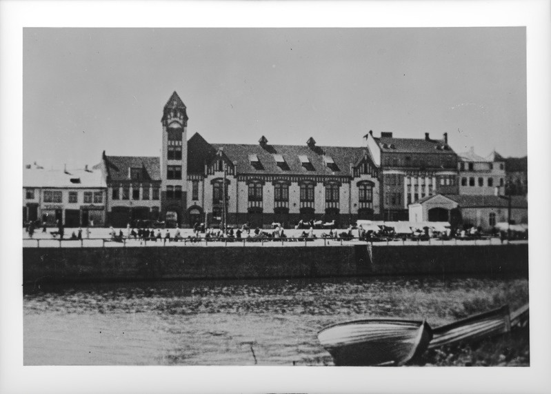 Filminegatiiv. Uus pritsimaja ja turg selle ees, vaade Emajõe vasakkaldalt. Tartu, 1938.